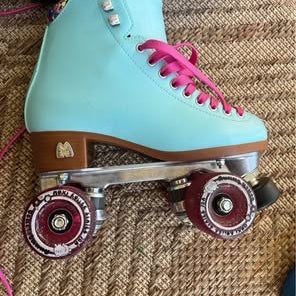 Moxi Roller Skates Size 5 (Used)
