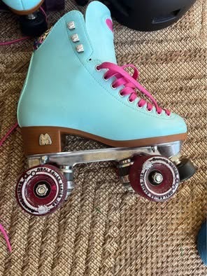 Moxi Roller Skates Size 5 (Used)
