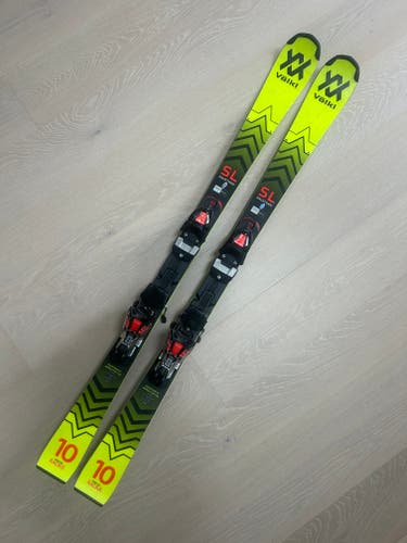 136 cm Volkl Racetiger SL Skis With Bindings Max Din 10 (Used)