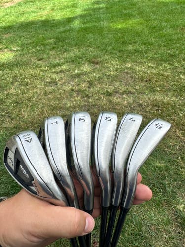 Men's Callaway Rogue ST Right Handed Iron Set Regular Flex (6 Clubs 6-GW) Graphite Shaft (Used)