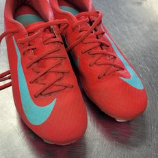 Used Nike Soccer Cleats Pink Junior 05.5 11497-S000152679