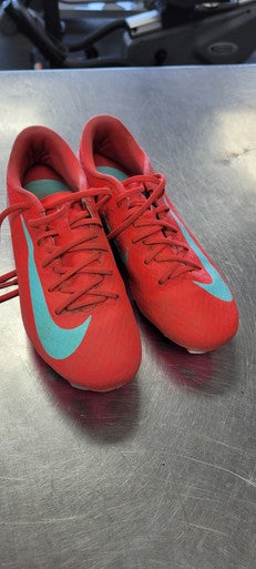 Used Nike Soccer Cleats Pink Junior 05.5 11497-S000152679