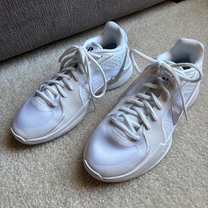 *NEW* Nike Sabrina 2 basketball shoes Size Women 7.5  (M 6.5)