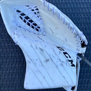 2022 CCM Extreme Flex E5.9 Regular Fit (Like New)