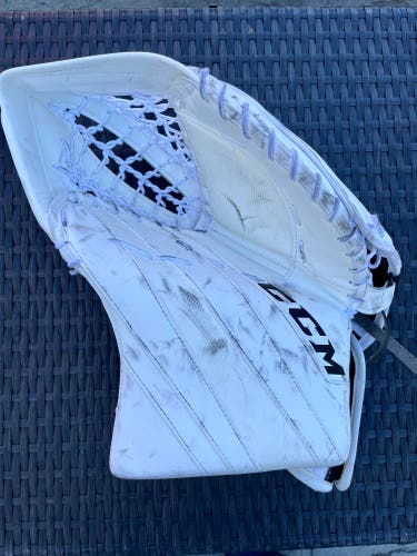 2022 CCM Extreme Flex E5.9 Regular Fit (Like New)