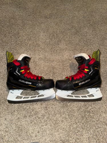 2023 Bauer Supreme M5 Pro Hockey Skates Regular Width 13.5 (Used)