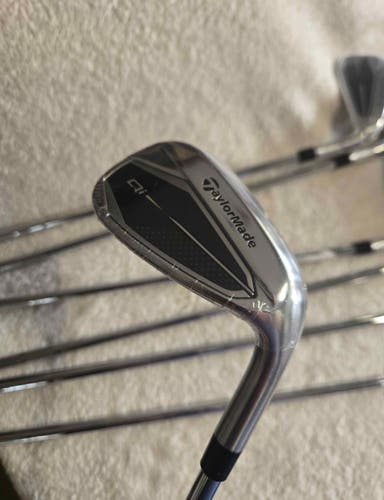 TaylorMade Qi Iron Set