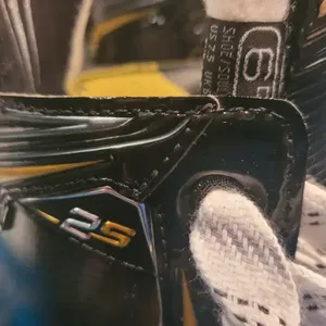 New Senior Bauer 2S Hockey Skates Regular Width Size 6