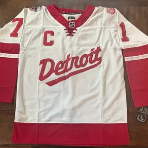 Detroit Red Wings Dylan Larkin # 71  Hockey  Jersey Size Large (52) NWT