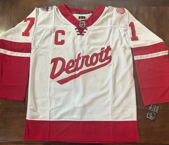 Detroit Red Wings Dylan Larkin # 71  Hockey  Jersey Size Large (52) NWT