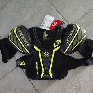 Medium Junior Warrior Alpha LX 40 Shoulder Pads (New)