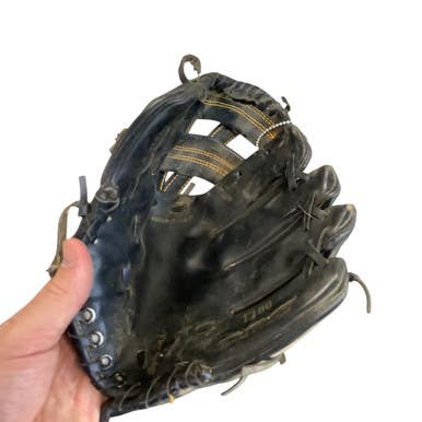 Used T100 BB/SB Glove RH Throw Black 9 1/2" 11479-S000404311