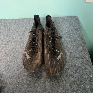 Black Men's Size M 7.5 (W 8.5) Puma Ultra Cleats (Used)