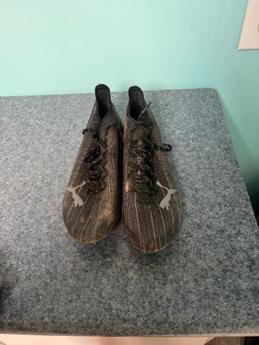Black Men's Size M 7.5 (W 8.5) Puma Ultra Cleats (Used)