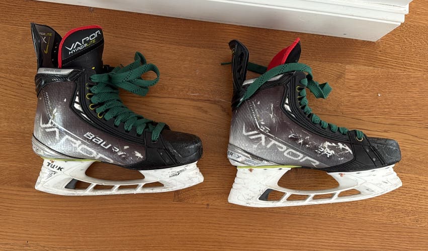 2025 Bauer Vapor Hyperlite Hockey Skates 9 (Used)
