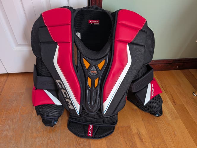 Large CCM EFLEX 6 Goalie Chest Protector (Used)