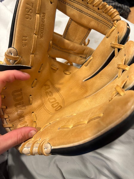 Wilson A2000 RH Infield Baseball Glove 11.5" (Used)