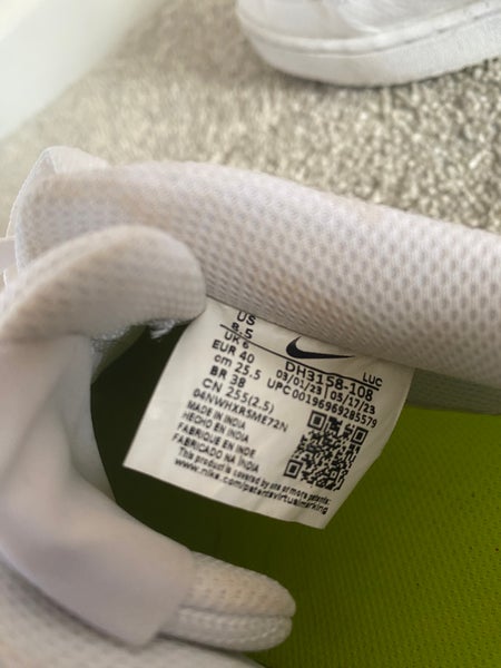 White Women's Adult Size M 7.5 (W 8.5) Nike (Used)