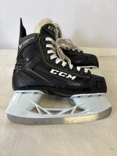 CCM Super Tacks 9350 Hockey Skates Regular Width Size 2 (Used)