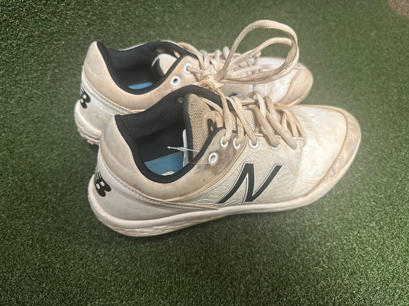 White Men's Size M 9.5 (W 10.5) Adult New Balance Low Top Metal (Used)
