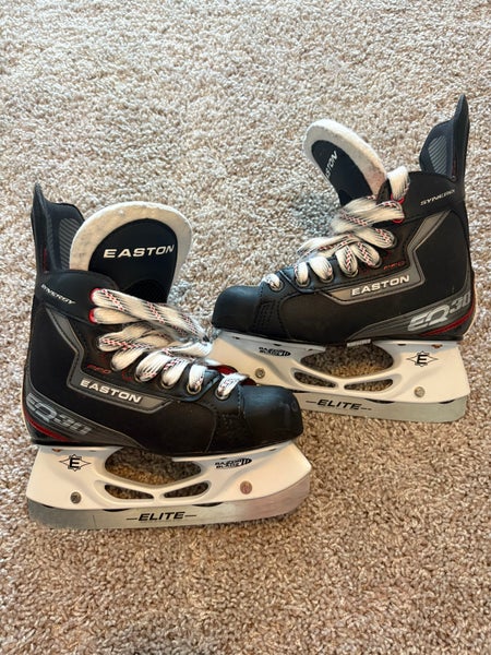 Junior Easton Synergy EQ30 Hockey Skates Regular Width Size 1.5 (Used)