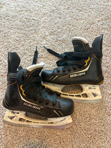 Junior Bauer Supreme One.9 Hockey Skates Regular Width Size 1.5 (Used)