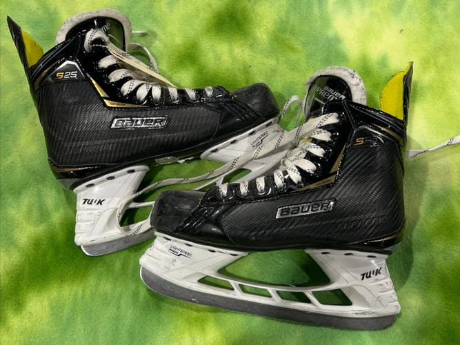 Bauer Supreme S25 Hockey Skates Regular Width Size 4 (Used)