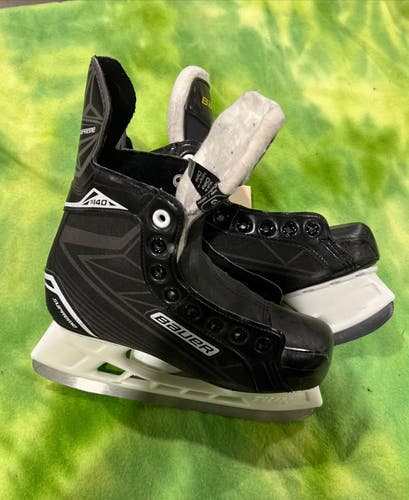 Bauer Supreme S140 Hockey Skates Regular Width Size 3 (Used)