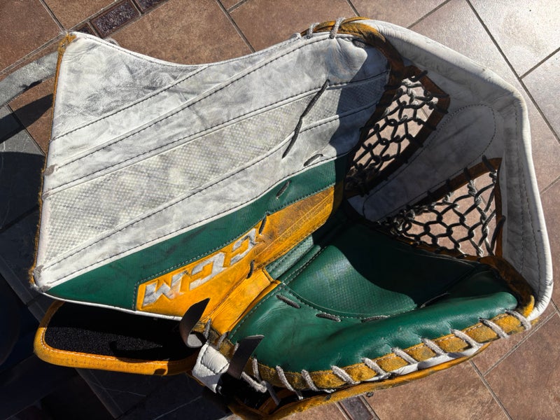 Used Regular CCM Extreme Flex 5 Pro Stock Goalie Glove