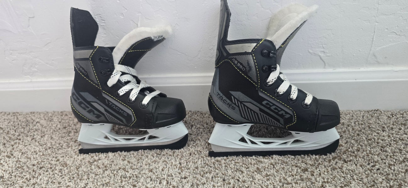 2022 CCM AS-550 Hockey Skates 9 (Used)