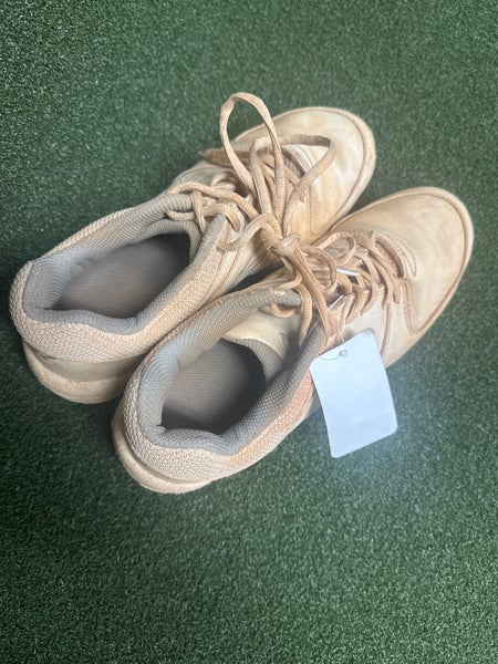 White Men's Size M 10.0 (W 11.0) Adult Low Top Metal (Used)(#9595)