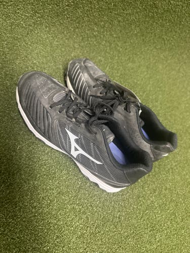 Women's Size M 8.0 (W 9.0) Low Top Metal (Used)(#9595)