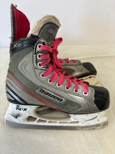 Bauer Vapor X4.0 Hockey Skates Regular Width Size 3 (Used)
