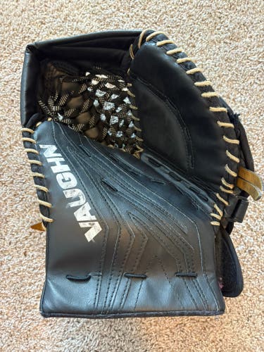 Black Junior Vaughn SLR3 Goalie Glove Regular (Used)