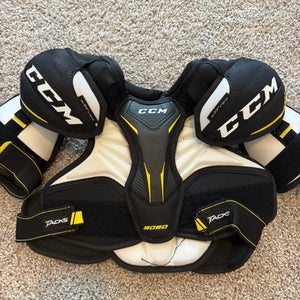 Small Junior CCM Tacks 9060 Shoulder Pads (Used)