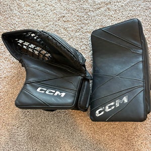 Black Junior CCM Axis 2.5 Goalie Glove & Blocker Set Regular (Used)