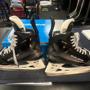 Bauer Matrix Skate 10 fit 2 PRACTICALLY NEW