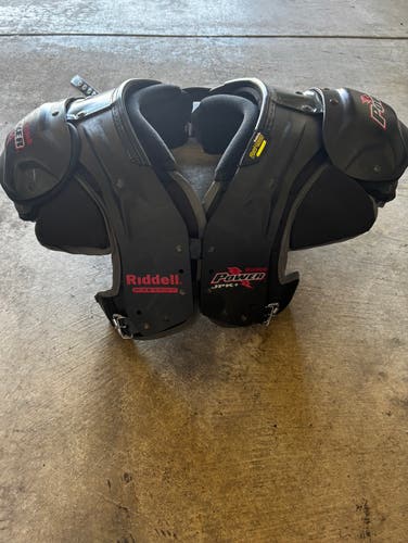 Medium Youth Riddell JPK+ Shoulder Pads (Used)
