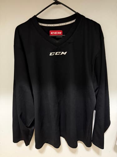 Black Medium Adult Unisex CCM 5000 Jersey (Used)