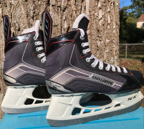 Bauer Vapor X300 Hockey Skates 9.5 (Lightly Used)