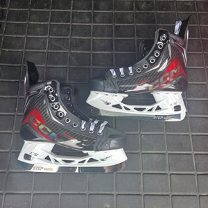 2025 CCM Jetpseed FT8 PRO Hockey Skates Tapered Width 5.0 New