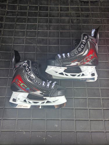 2025 CCM Jetpseed FT8 PRO Hockey Skates Tapered Width 5.0 New