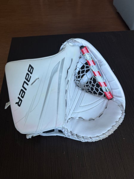 Bauer Hyperlite 2 Goalie Glove