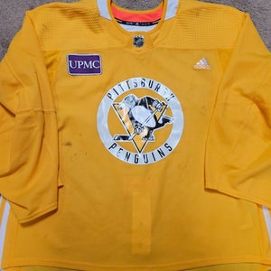 PITTSBURGH PENGUINS Adidas Yellow Practice Worn Used Goalie Cut Jersey size 58G