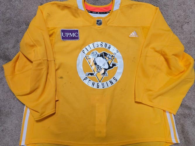 PITTSBURGH PENGUINS Adidas Yellow Practice Worn Used Goalie Cut Jersey size 58G