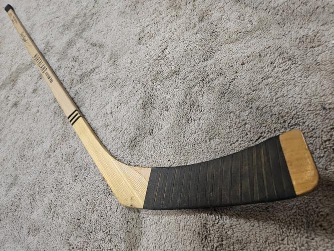 BOBBY HULL Early 60's Chicago Blackhawks NHL Game Used Hockey Stick COA