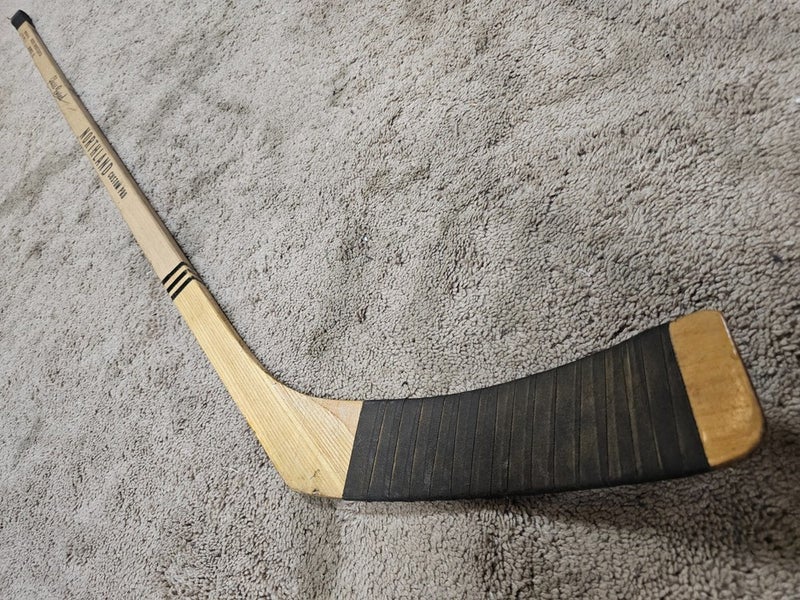 BOBBY HULL Early 60's Chicago Blackhawks NHL Game Used Hockey Stick COA