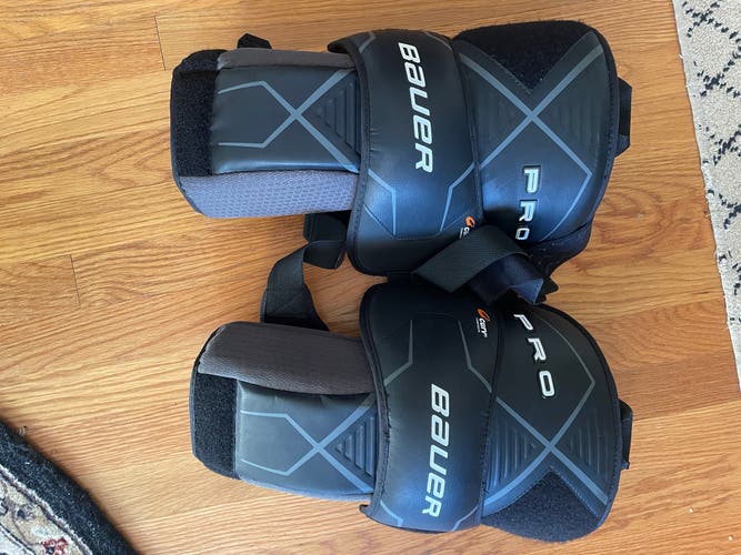 Bauer Pro Knee guards size Adult  (Used)