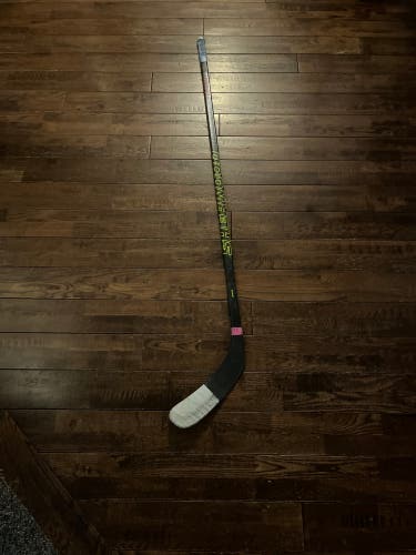 Intermediate Sher-Wood Rekker Right Handed Hockey Stick PP92 (Used)