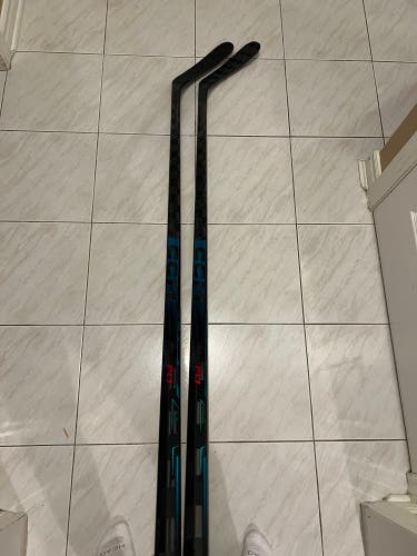 2 Pack New Senior CCM Vizion Right Hand Hockey Stick P29 75 Flex (New)